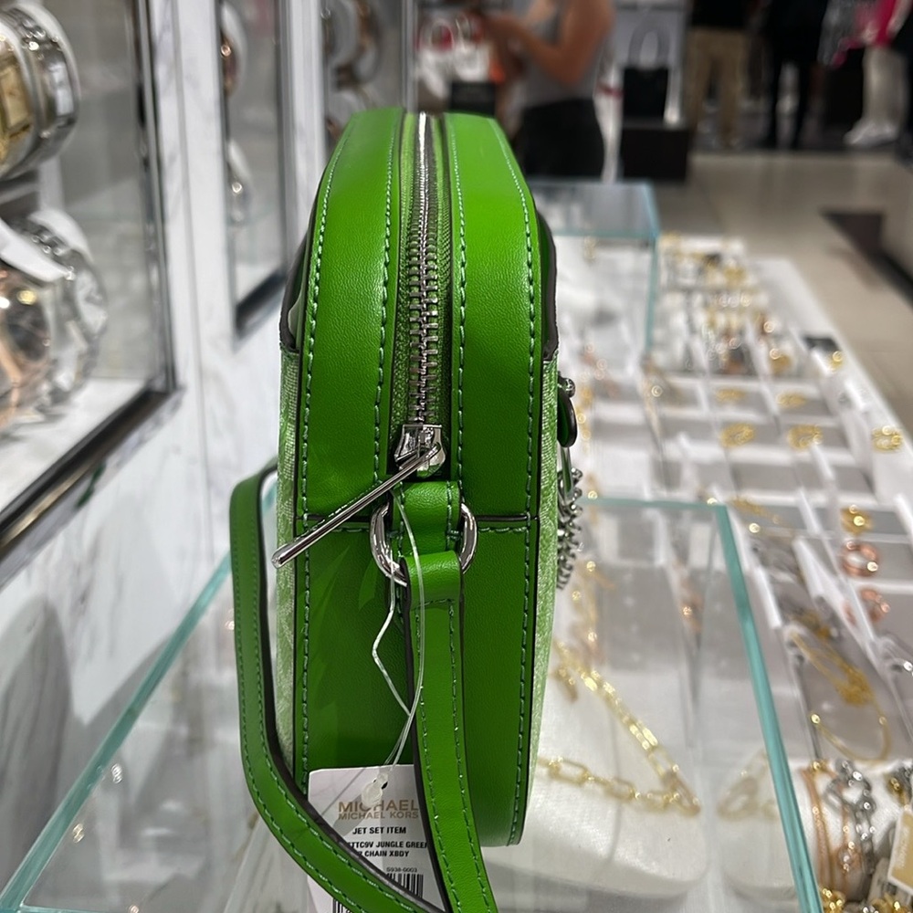 Michael Kors Jet Set Large Ombré Signature Logo Crossbody Body
Jungle Green - Picture 13 of 16